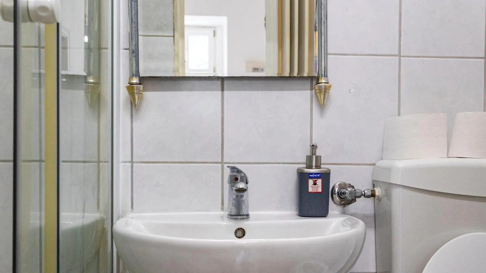 Modern 1Br Apt Tv & Wifi, Well Connected Vienna 0*,  Austria